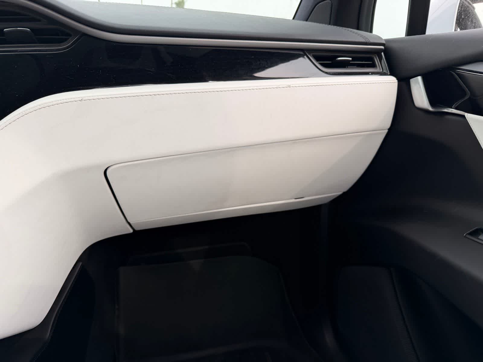 Thumbnail: 2018 Tesla Model X - 16