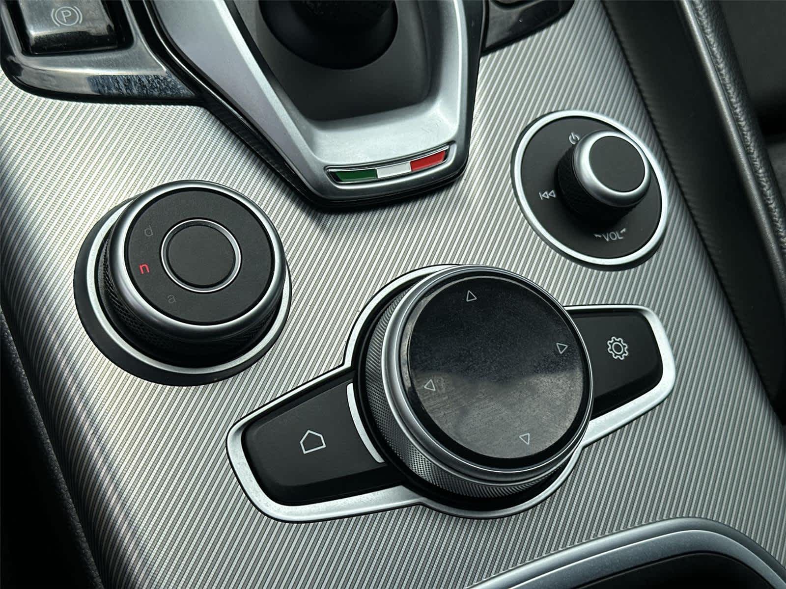 Thumbnail: 2023 Alfa Romeo Giulia - 28