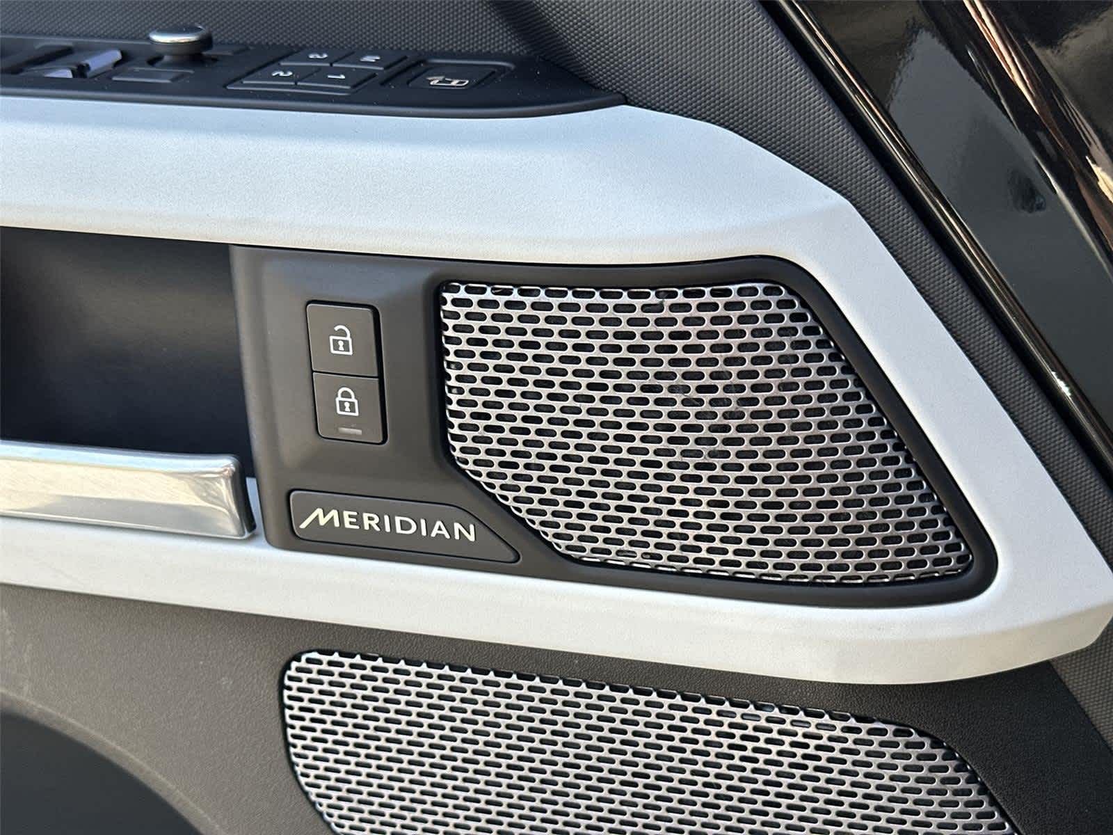 Thumbnail: 2020 Land Rover Defender - 39