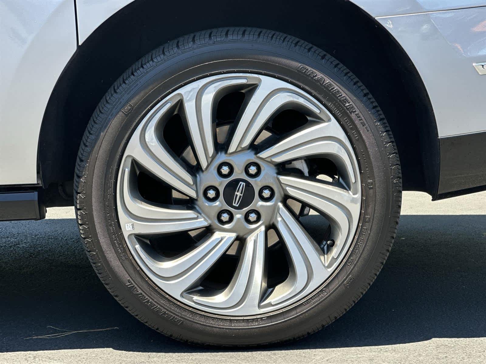 Thumbnail: 2023 Lincoln Navigator L - 8