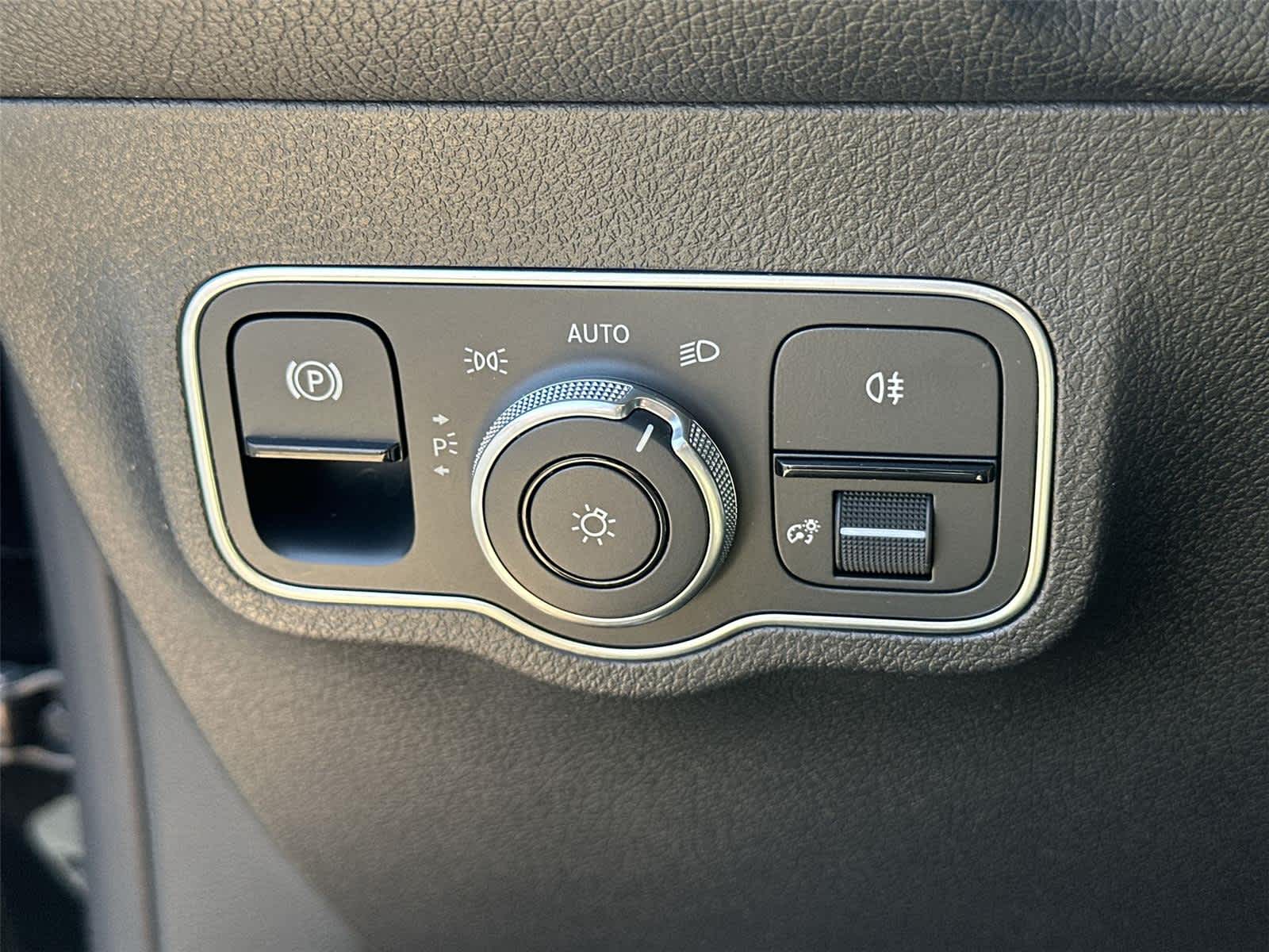 Thumbnail: 2023 Mercedes-Benz EQB - 30