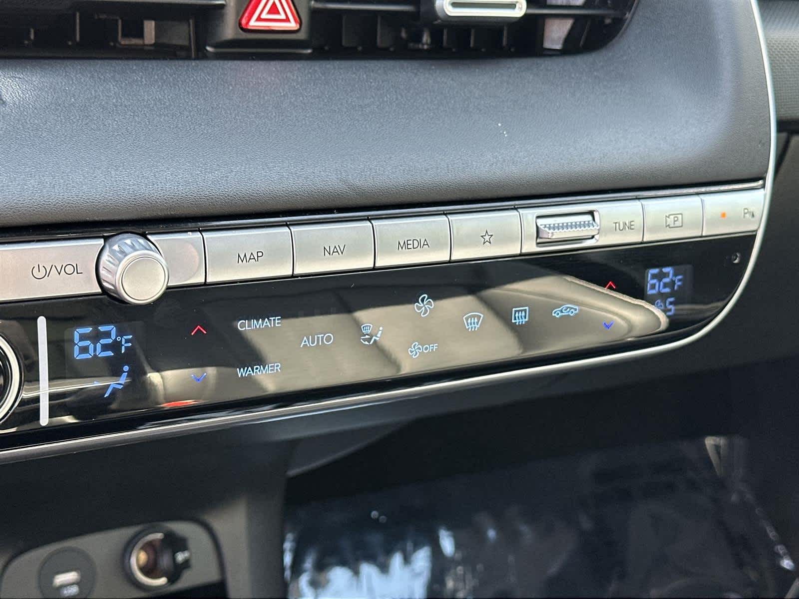 Thumbnail: 2022 Hyundai Ioniq 5 - 28