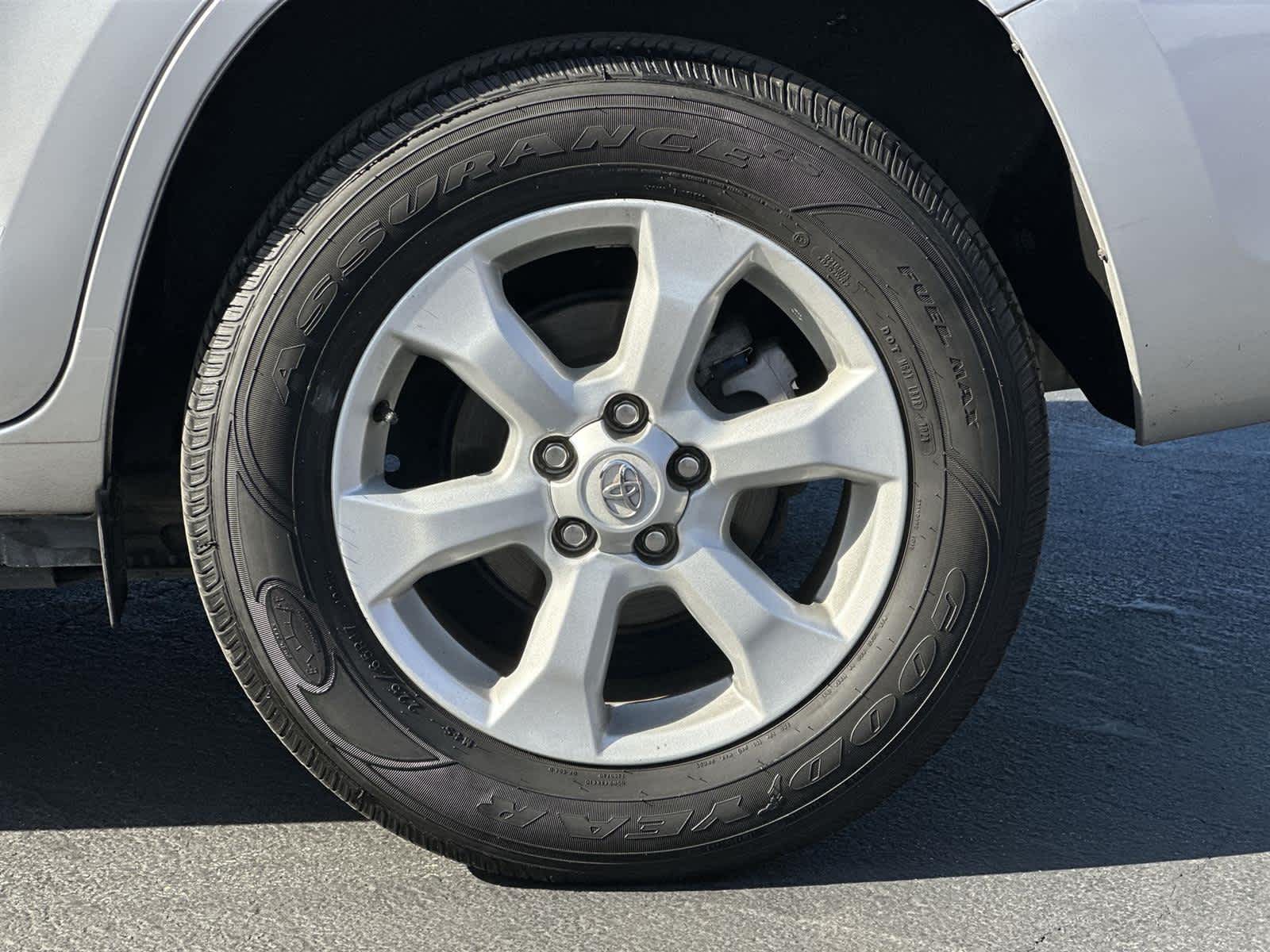 Thumbnail: 2014 Toyota RAV4 - 8