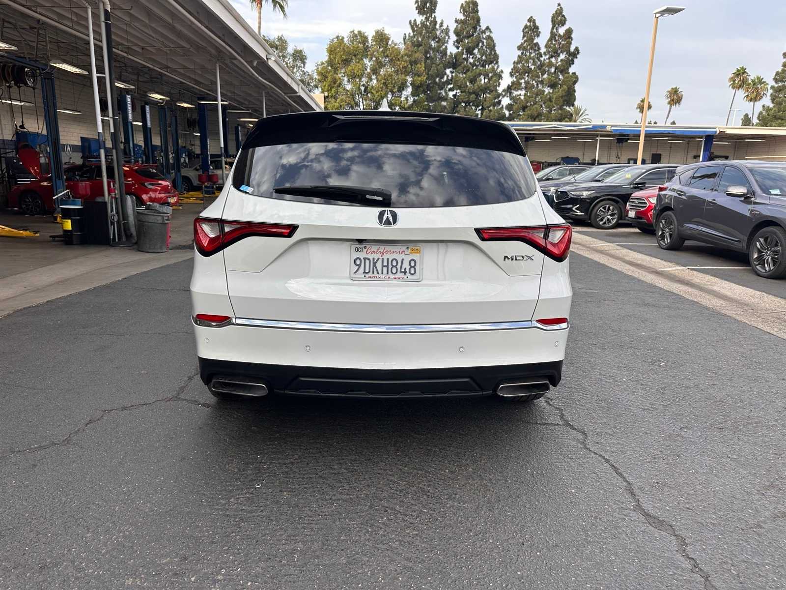 Thumbnail: 2023 Acura MDX - 4
