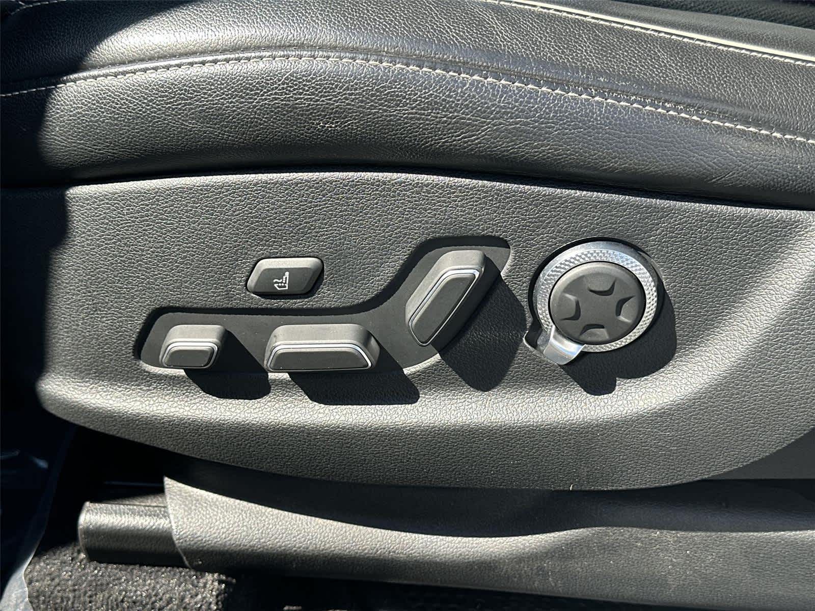 Thumbnail: 2021 Genesis GV80 - 23