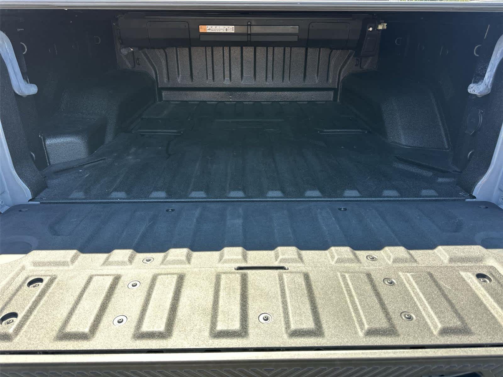 Thumbnail: 2024 GMC Hummer EV - 19