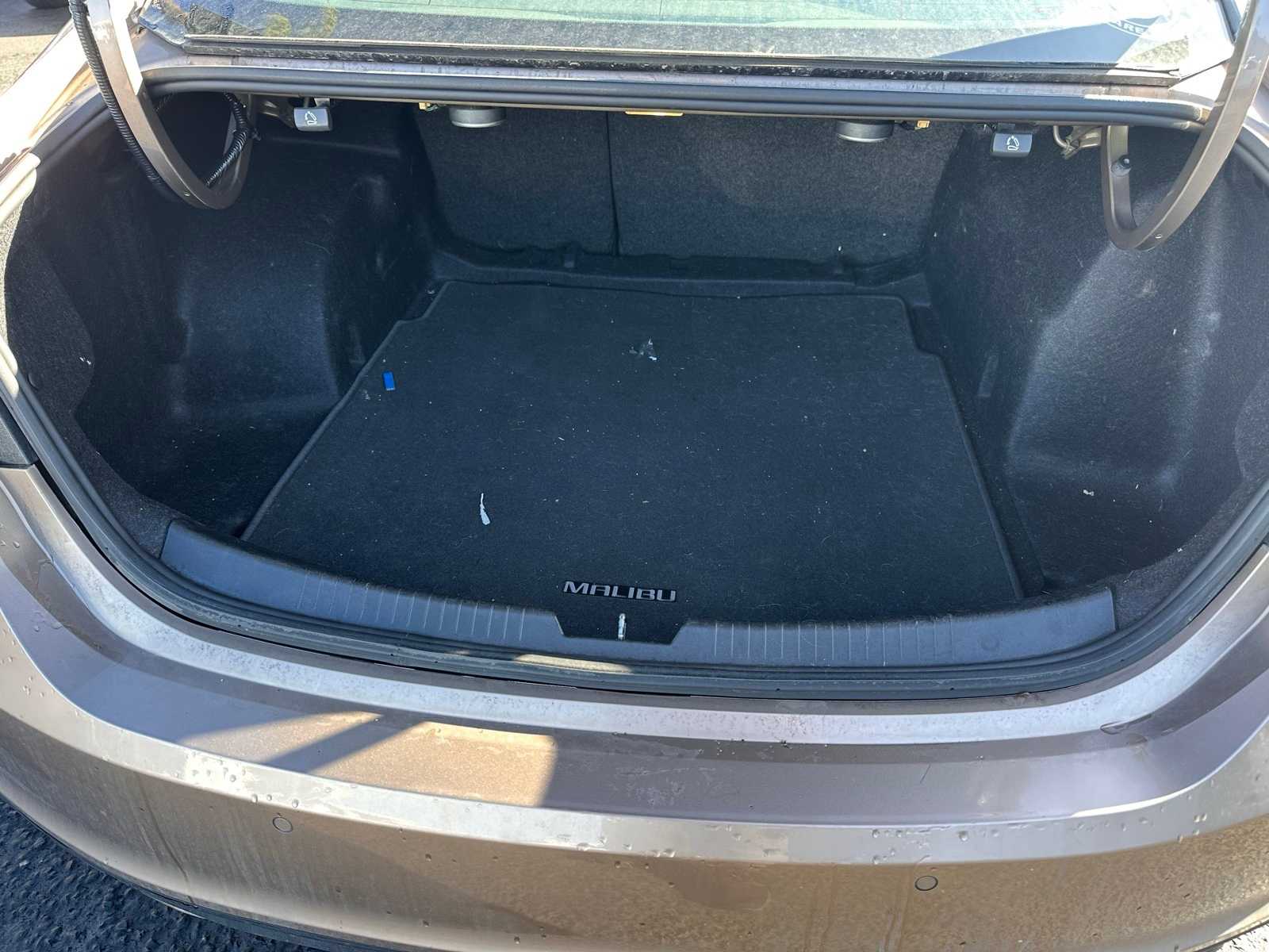 Thumbnail: 2018 Chevrolet Malibu - 10