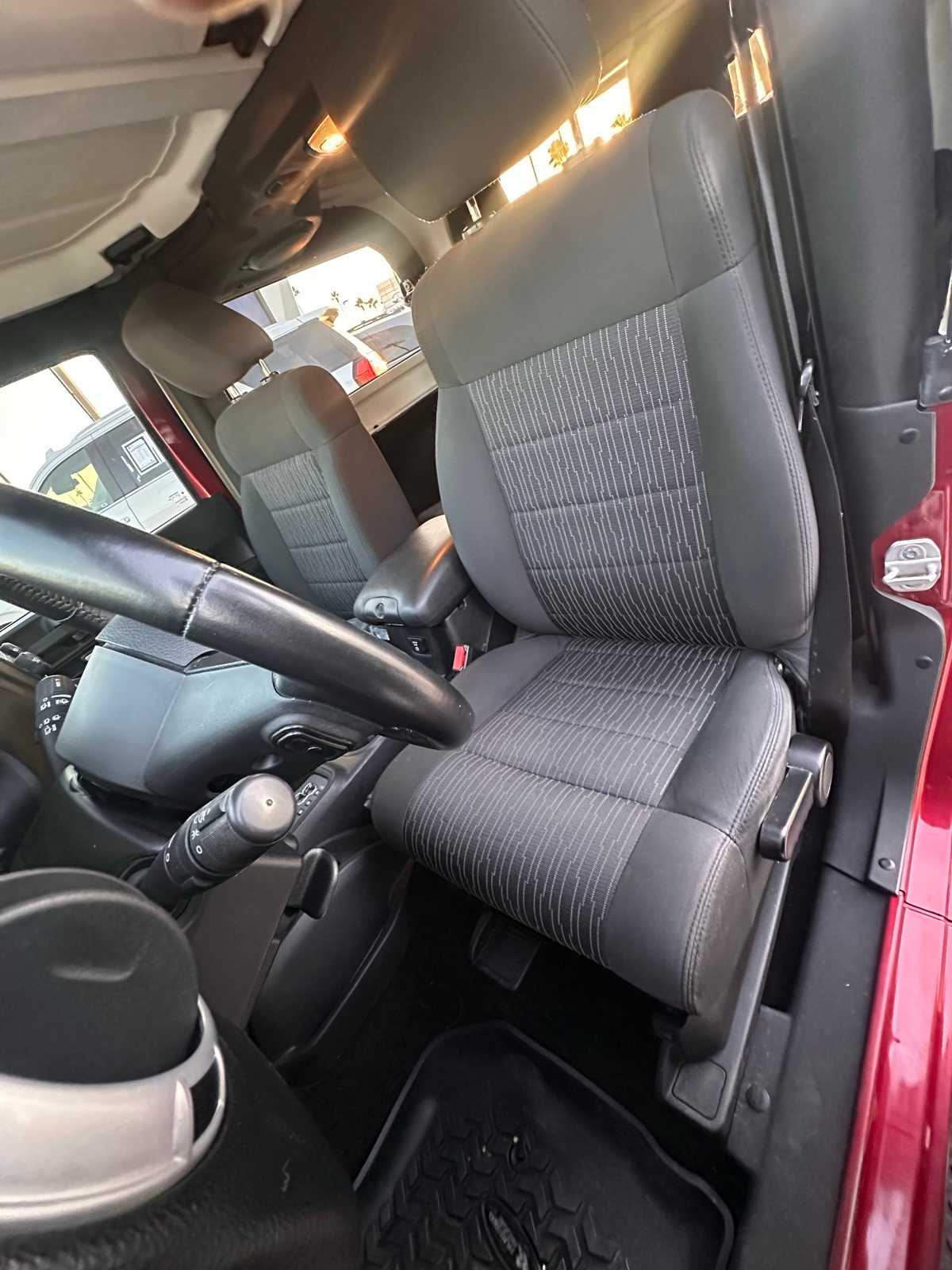 Thumbnail: 2012 Jeep Wrangler - 12