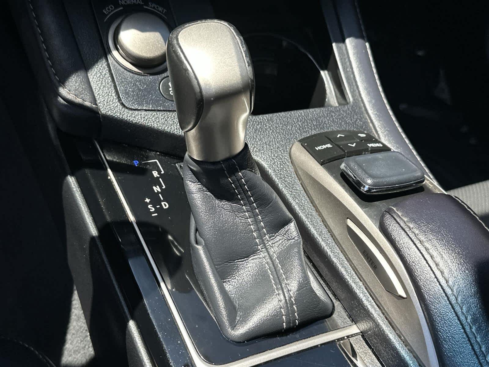 Thumbnail: 2017 Lexus ES - 18
