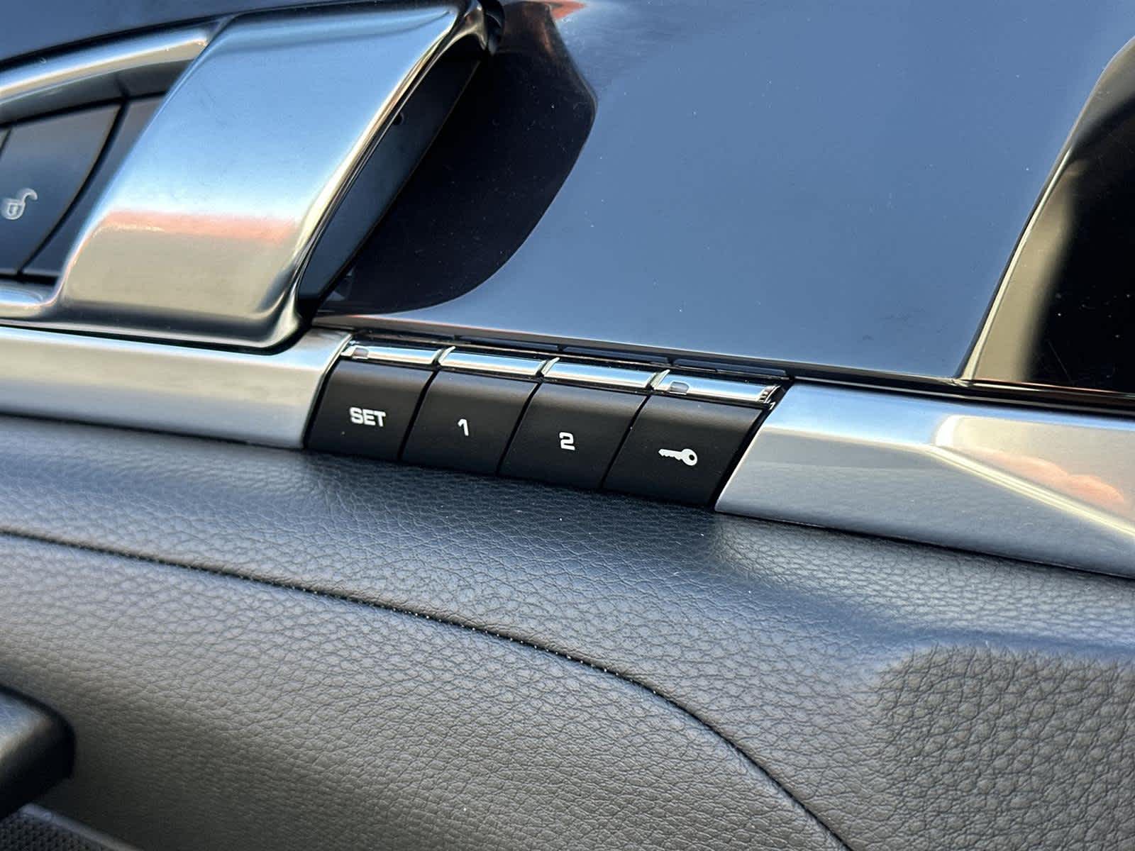 Thumbnail: 2016 Porsche Panamera - 30