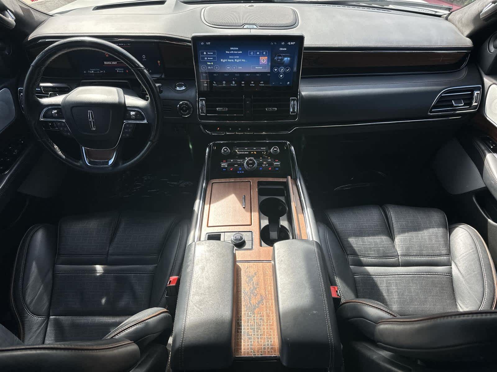 Thumbnail: 2023 Lincoln Navigator L - 10