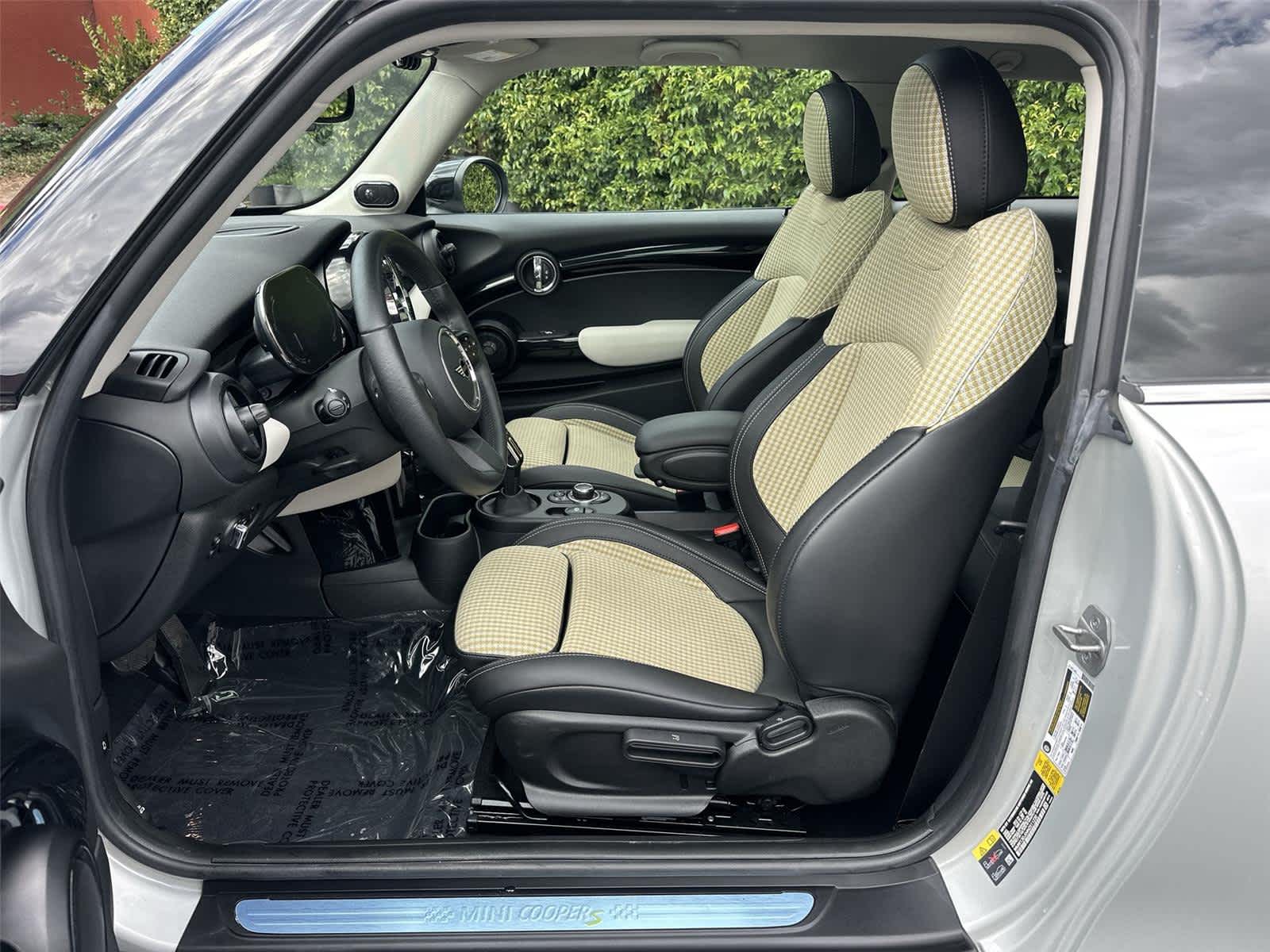 Thumbnail: 2022 MINI Cooper Hardtop - 11