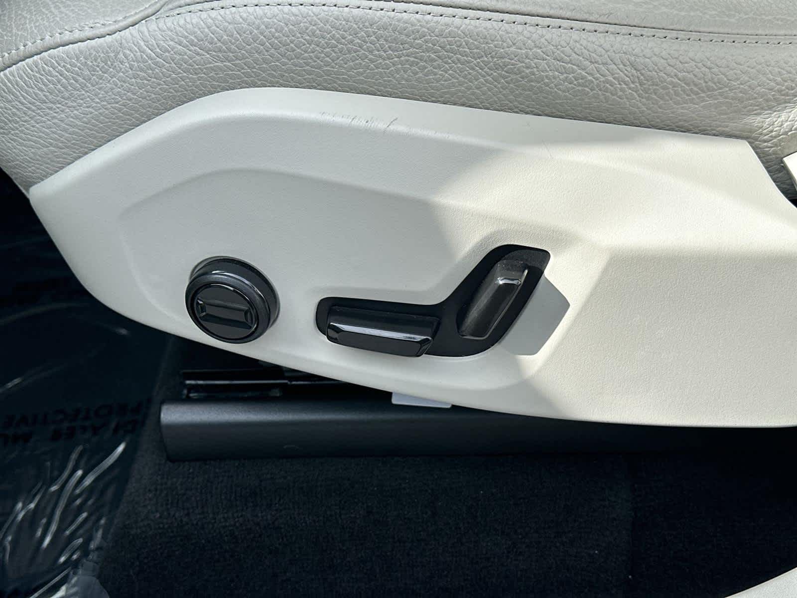 Thumbnail: 2023 Volvo XC90 - 22