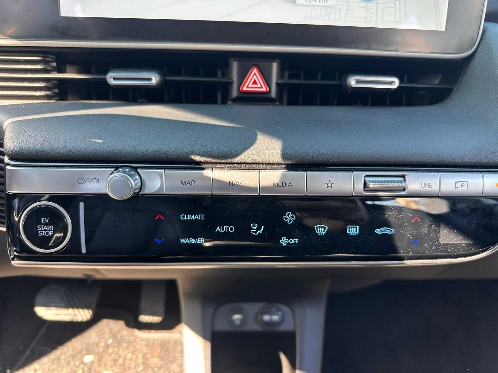 Thumbnail: 2024 Hyundai Ioniq 5 - 17