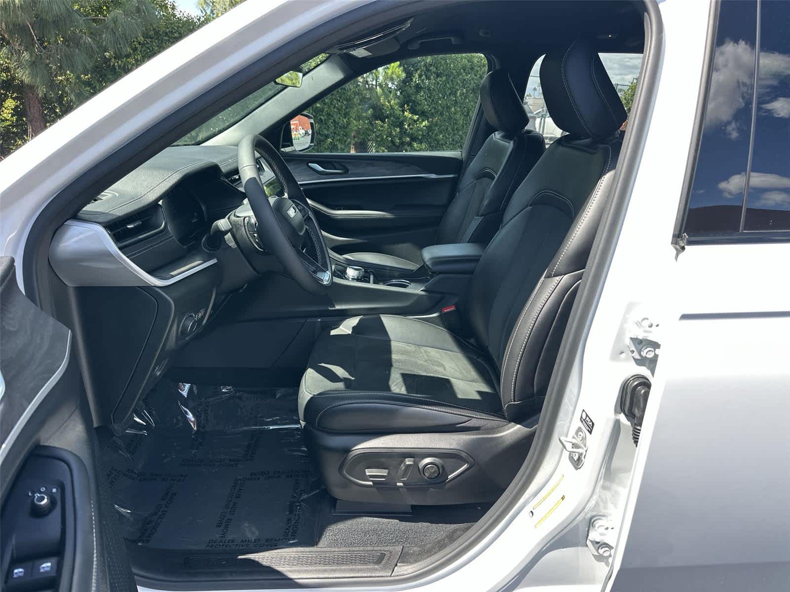 Thumbnail: 2026 Jeep Grand Cherokee - 11