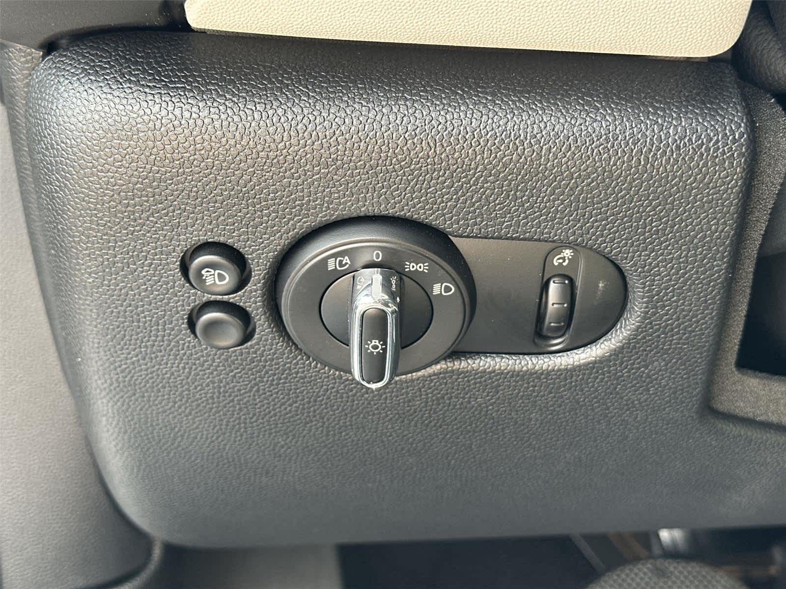 Thumbnail: 2022 MINI Cooper Hardtop - 30