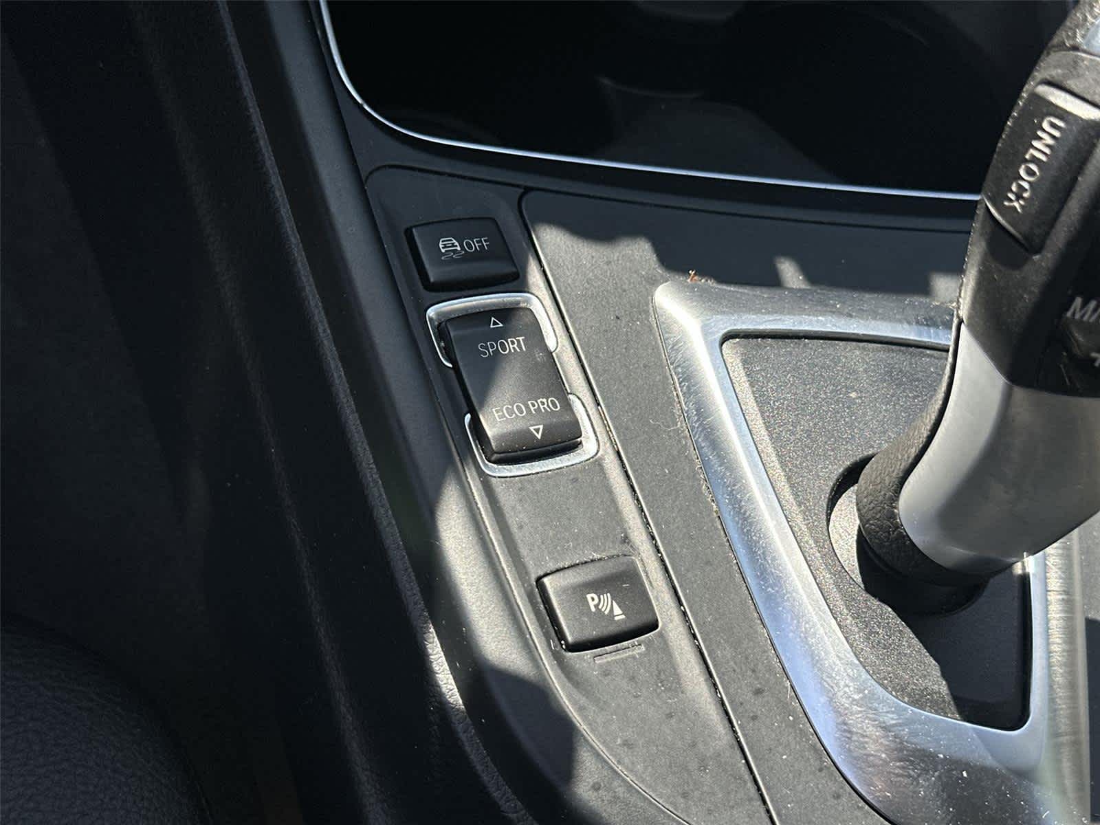 Thumbnail: 2015 BMW 3 Series - 27