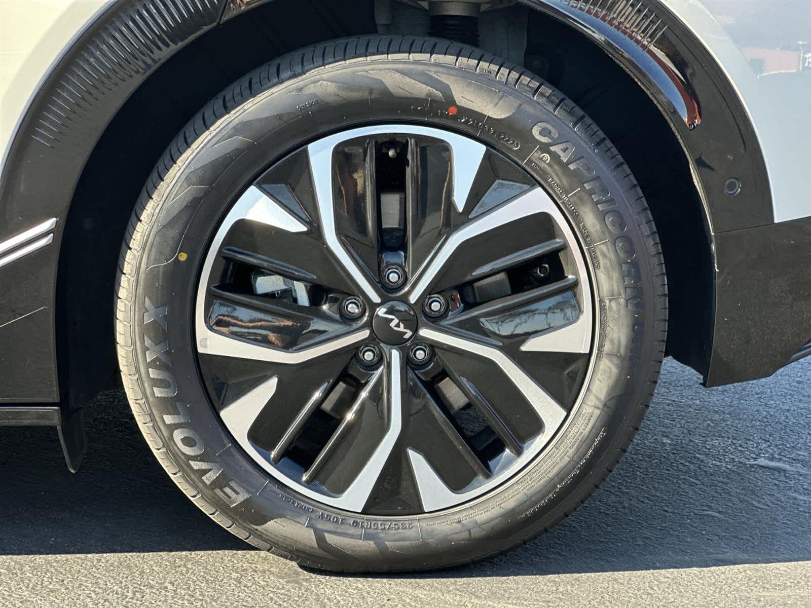 Thumbnail: 2022 Kia EV6 - 8