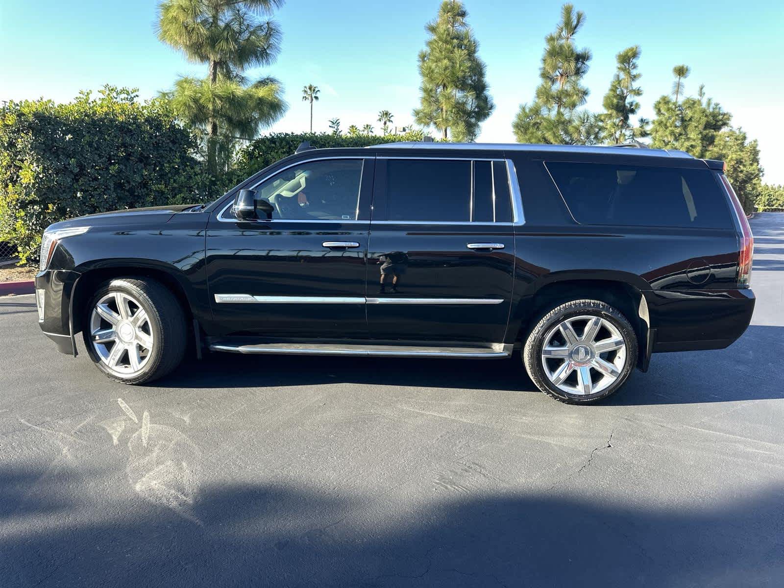 Thumbnail: 2016 Cadillac Escalade - 3