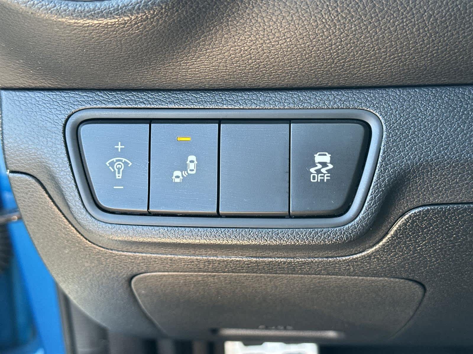 Thumbnail: 2022 Kia Forte - 31