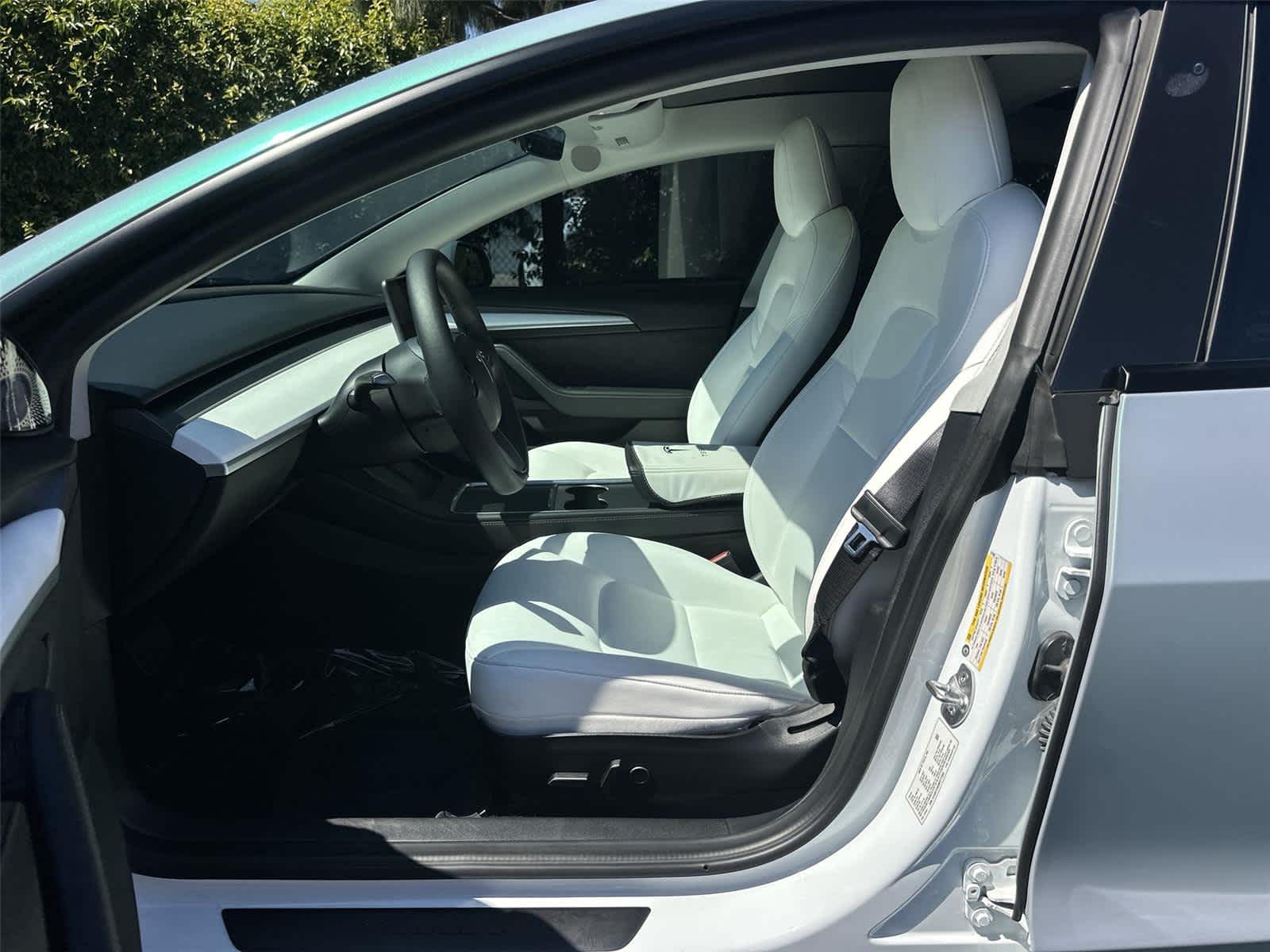 Thumbnail: 2022 Tesla Model 3 - 11