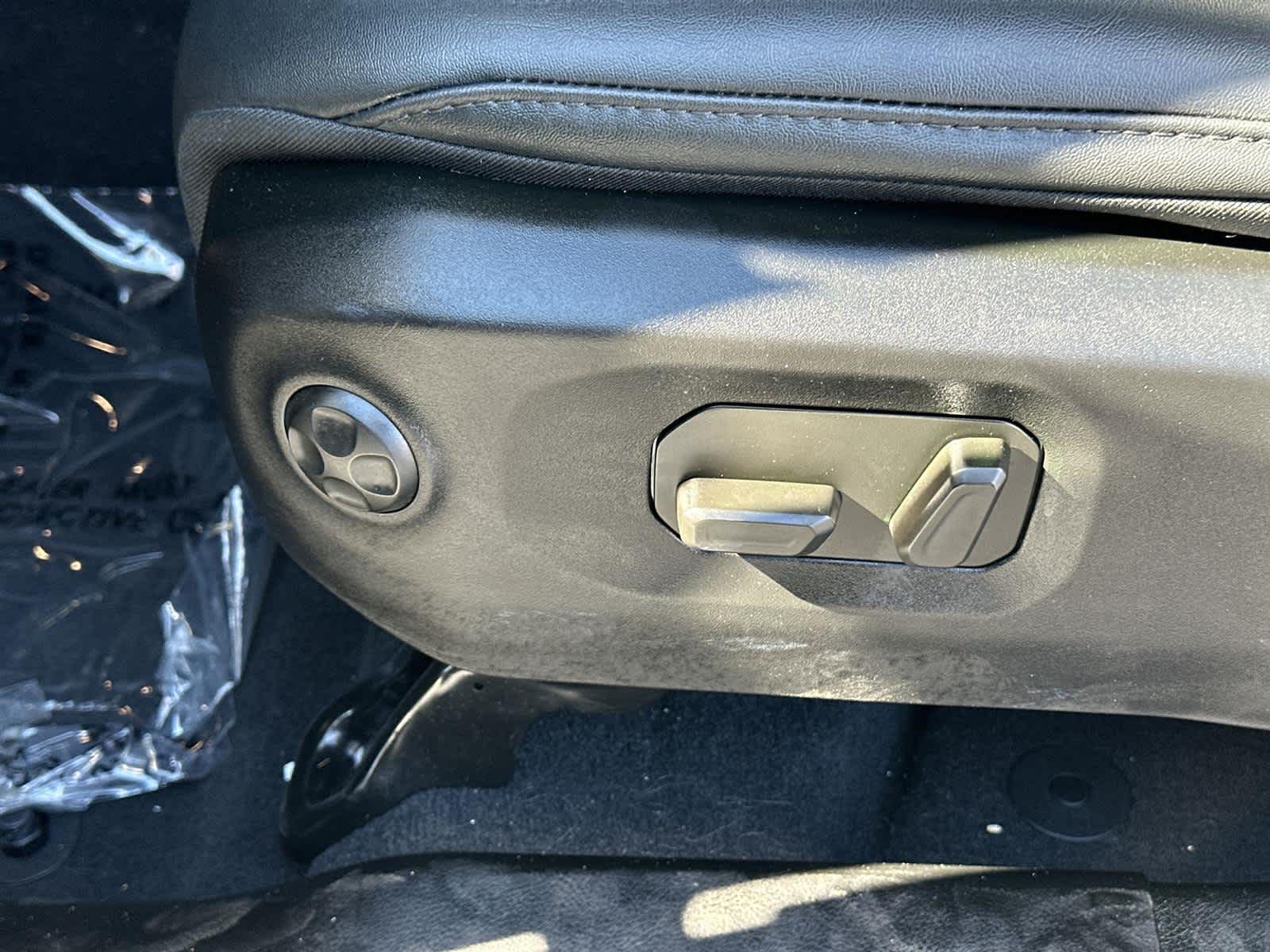 Thumbnail: 2025 Jeep Wrangler - 22