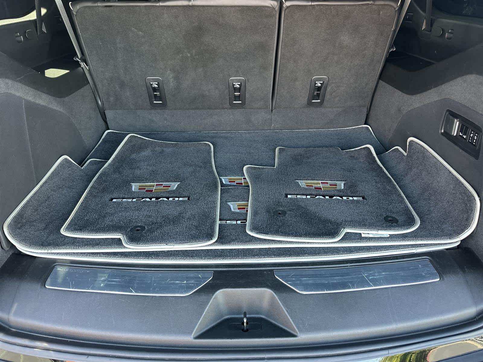 Thumbnail: 2023 Cadillac Escalade - 20