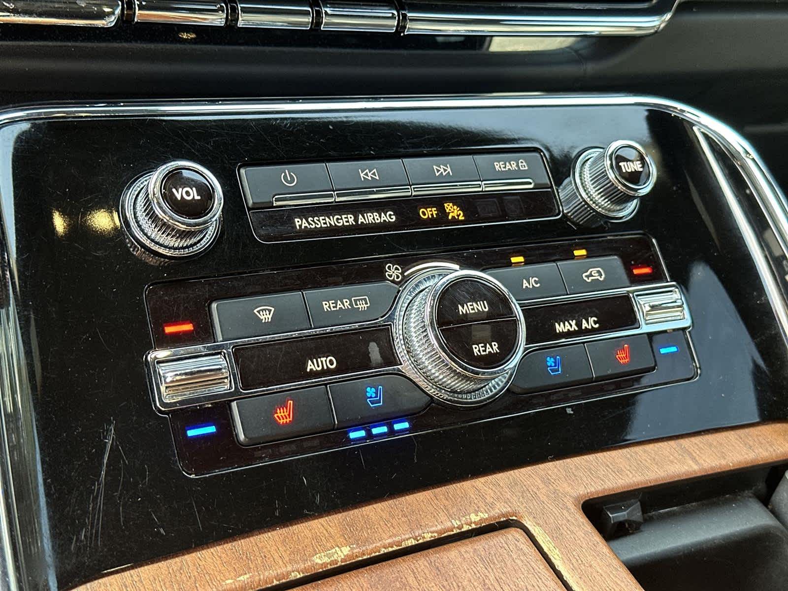 Thumbnail: 2023 Lincoln Navigator L - 27