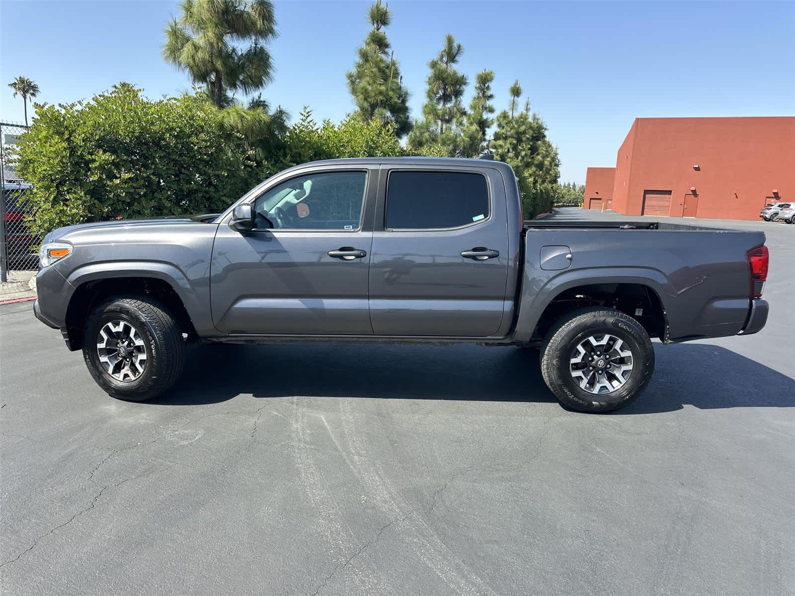 Thumbnail: 2020 Toyota Tacoma - 3