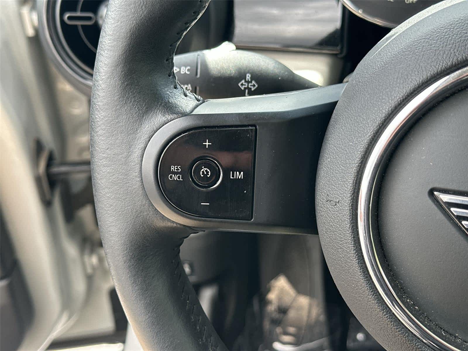 Thumbnail: 2022 MINI Cooper Hardtop - 24