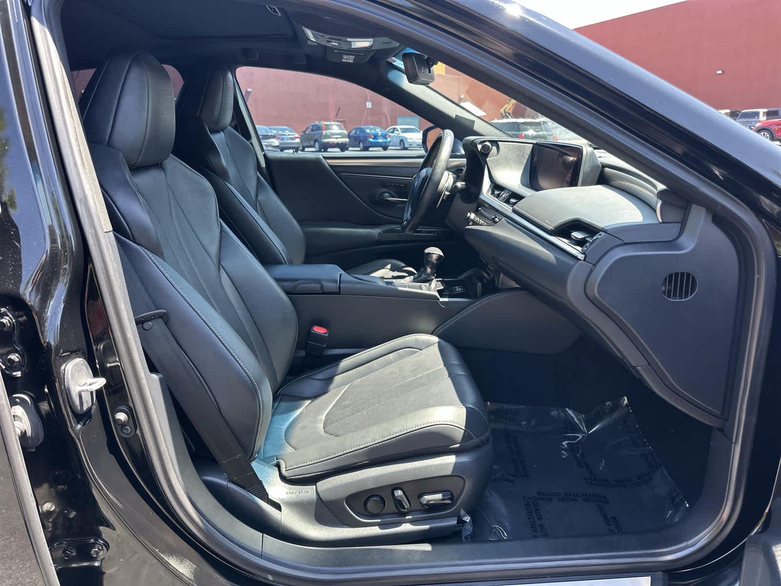 Thumbnail: 2020 Lexus ES - 14