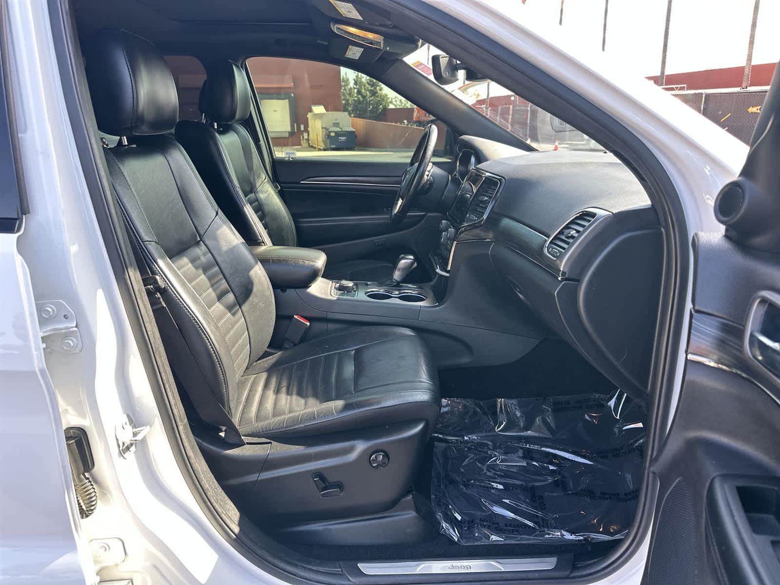 Thumbnail: 2020 Jeep Grand Cherokee - 14