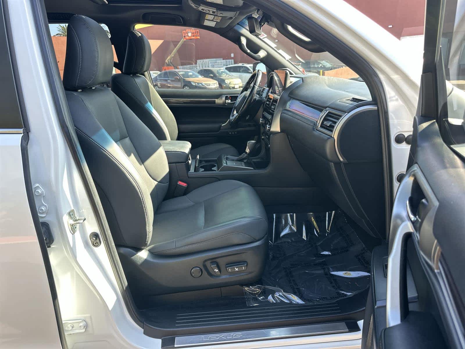 Thumbnail: 2022 Lexus GX - 14