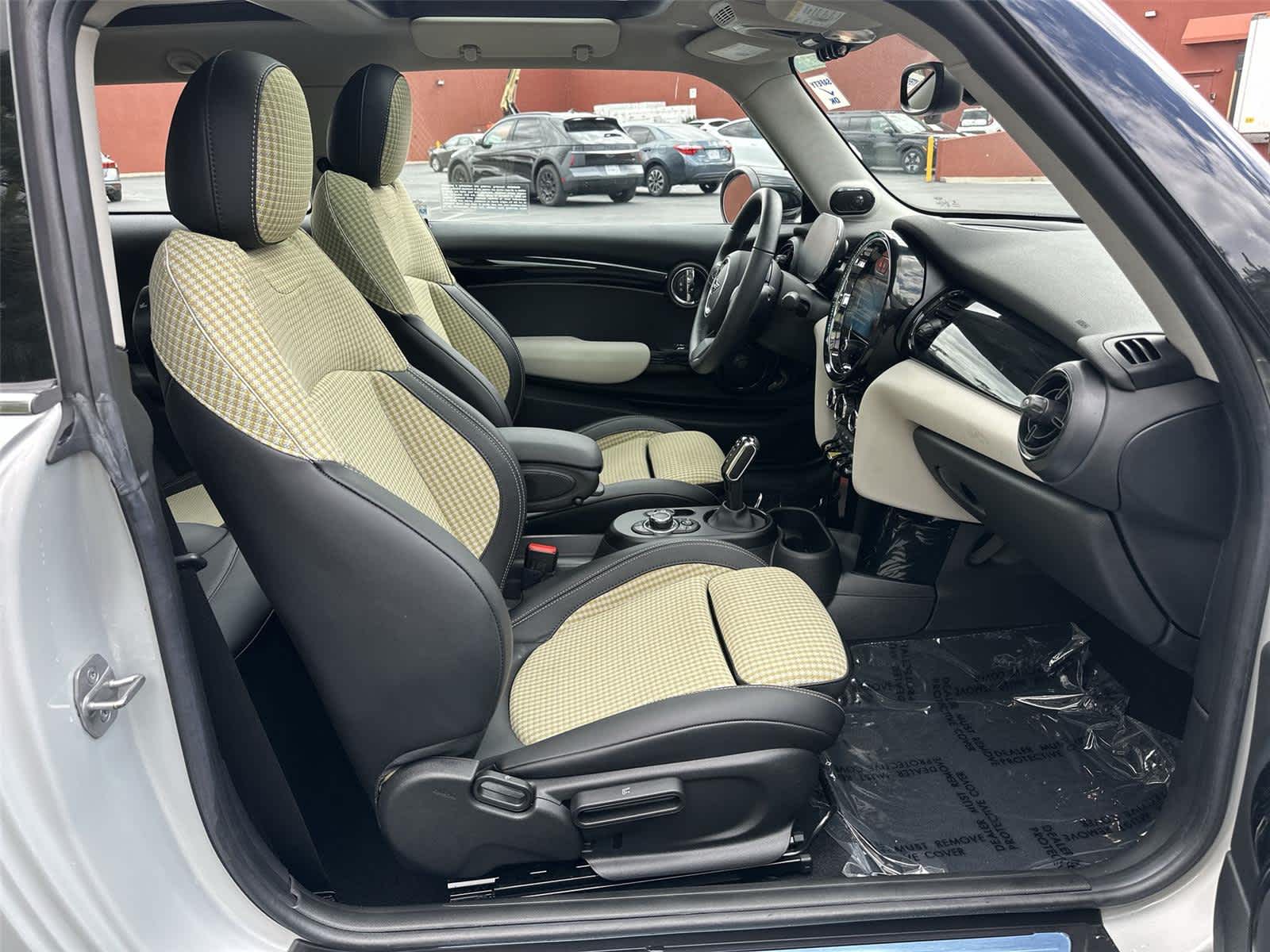 Thumbnail: 2022 MINI Cooper Hardtop - 14