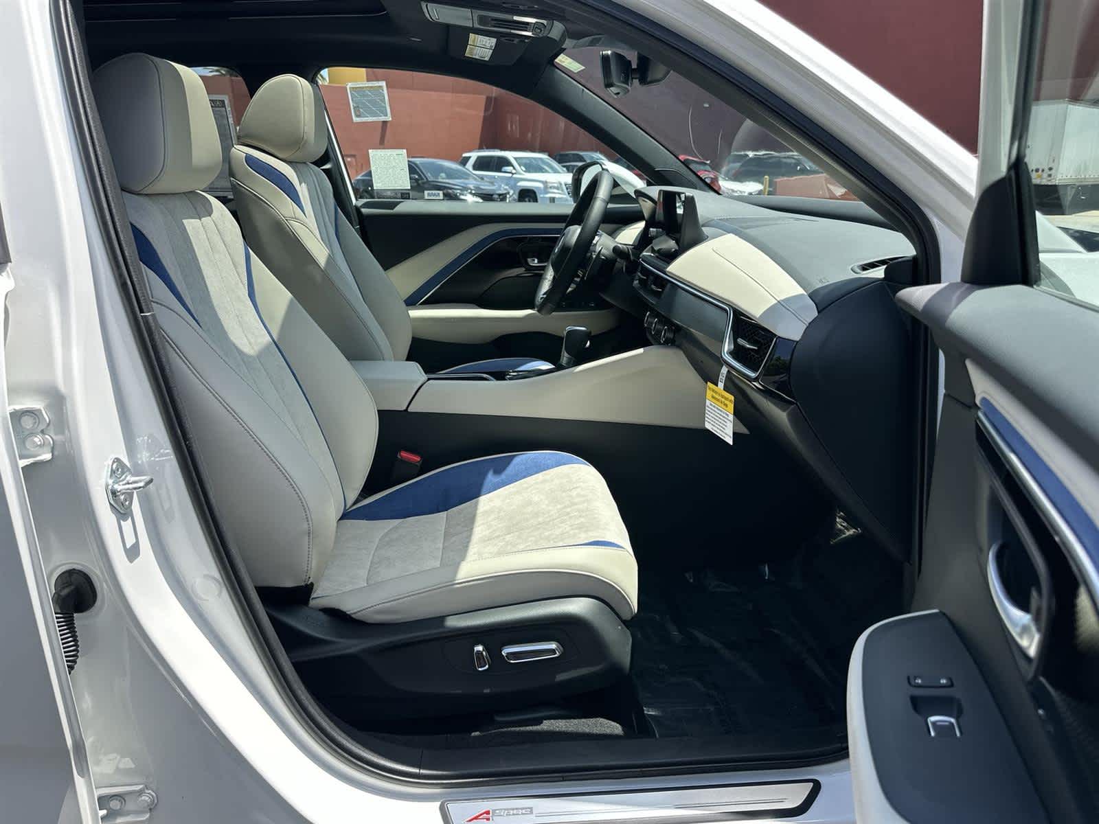 Thumbnail: 2025 Acura ADX - 14