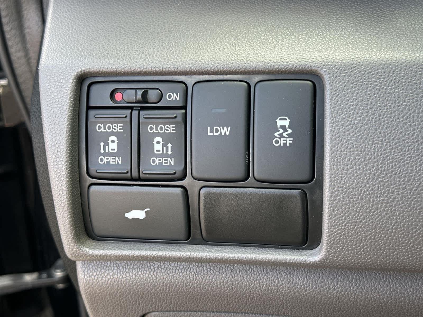 Thumbnail: 2015 Honda Odyssey - 25