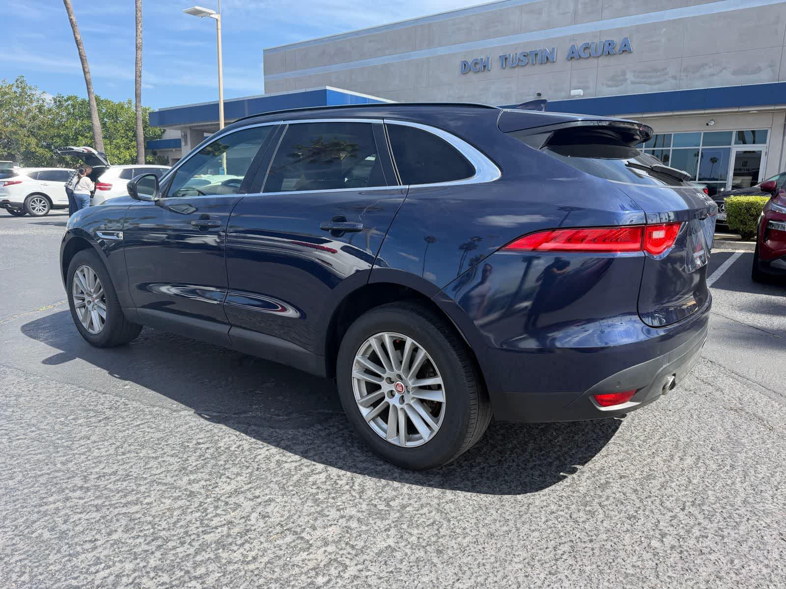 Thumbnail: 2017 Jaguar F-Pace - 3