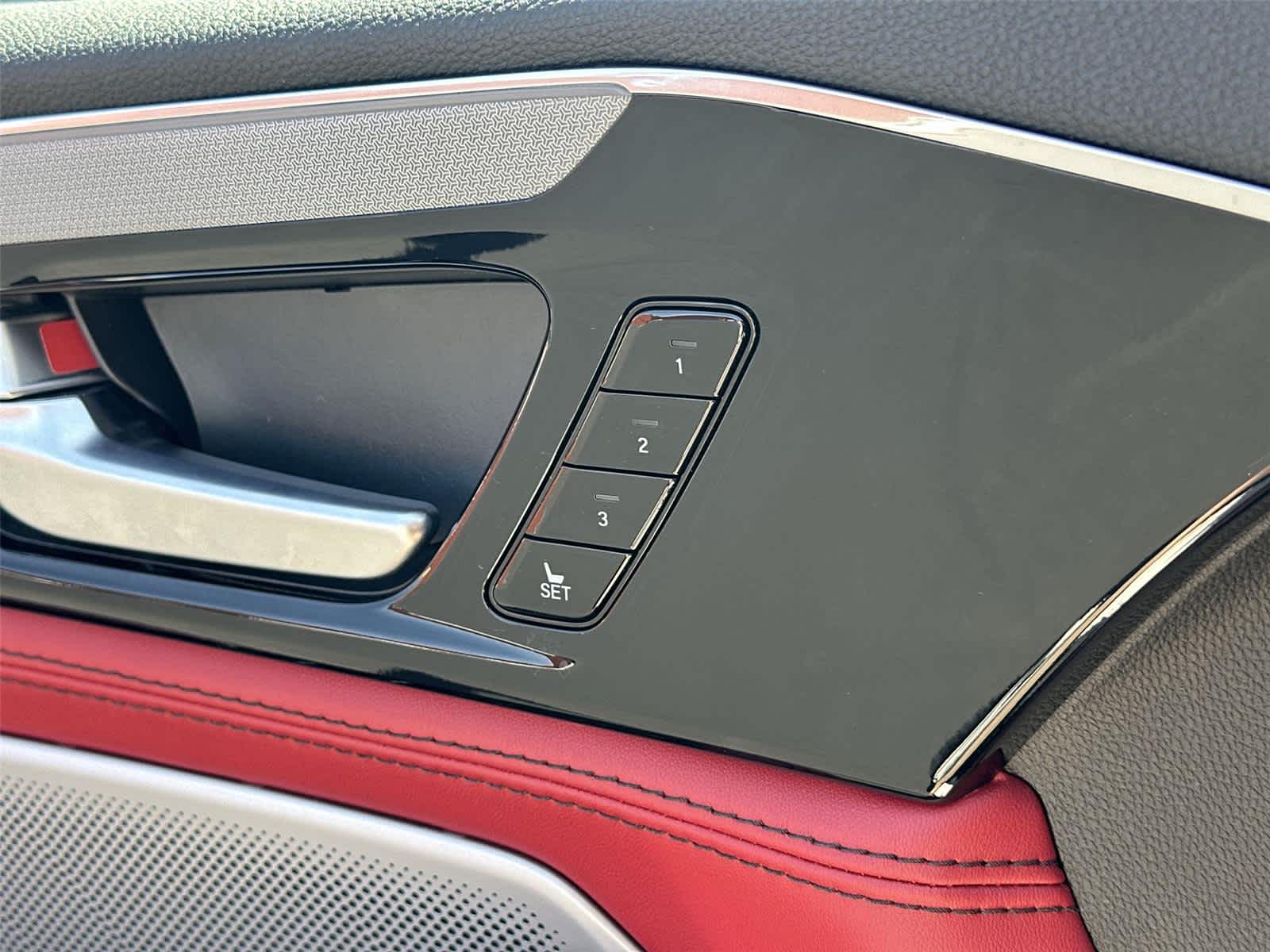 Thumbnail: 2025 Acura MDX - 39
