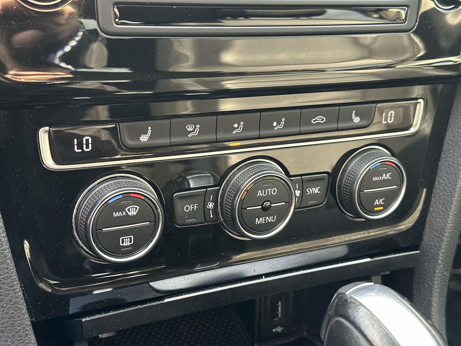 Thumbnail: 2017 Volkswagen Golf - 28