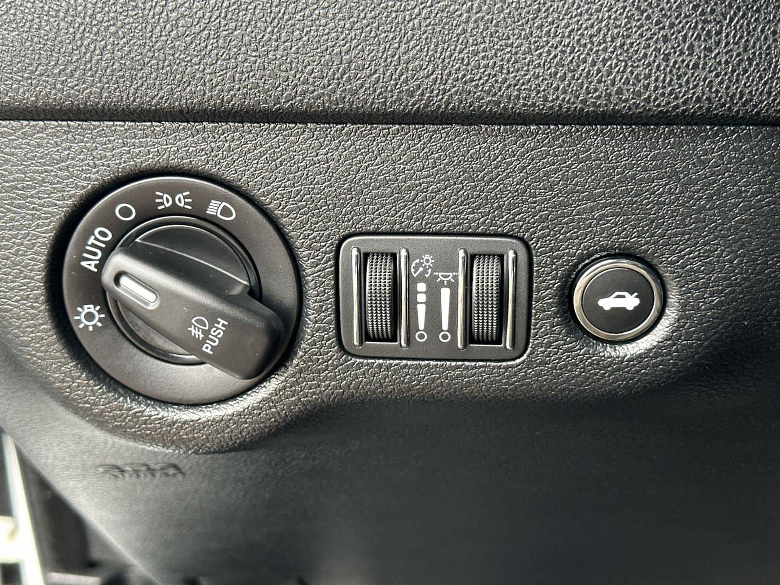 Thumbnail: 2018 Dodge Charger - 29