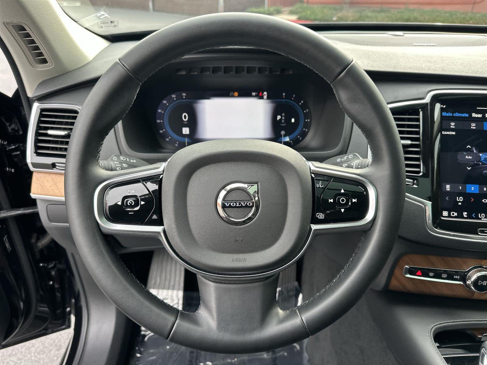 Thumbnail: 2025 Volvo XC90 - 14