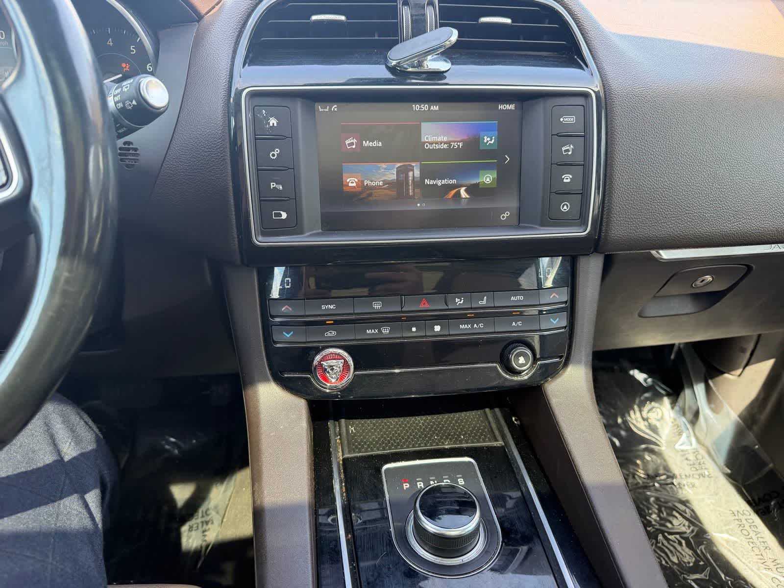 Thumbnail: 2017 Jaguar F-Pace - 18