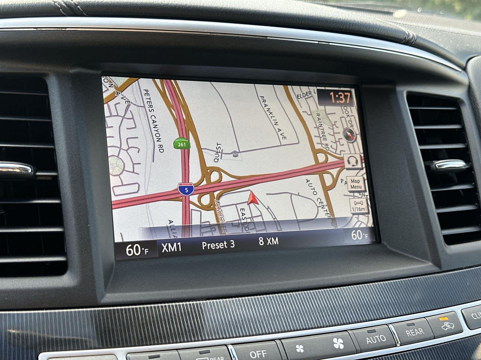 Thumbnail: 2016 INFINITI QX60 - 17