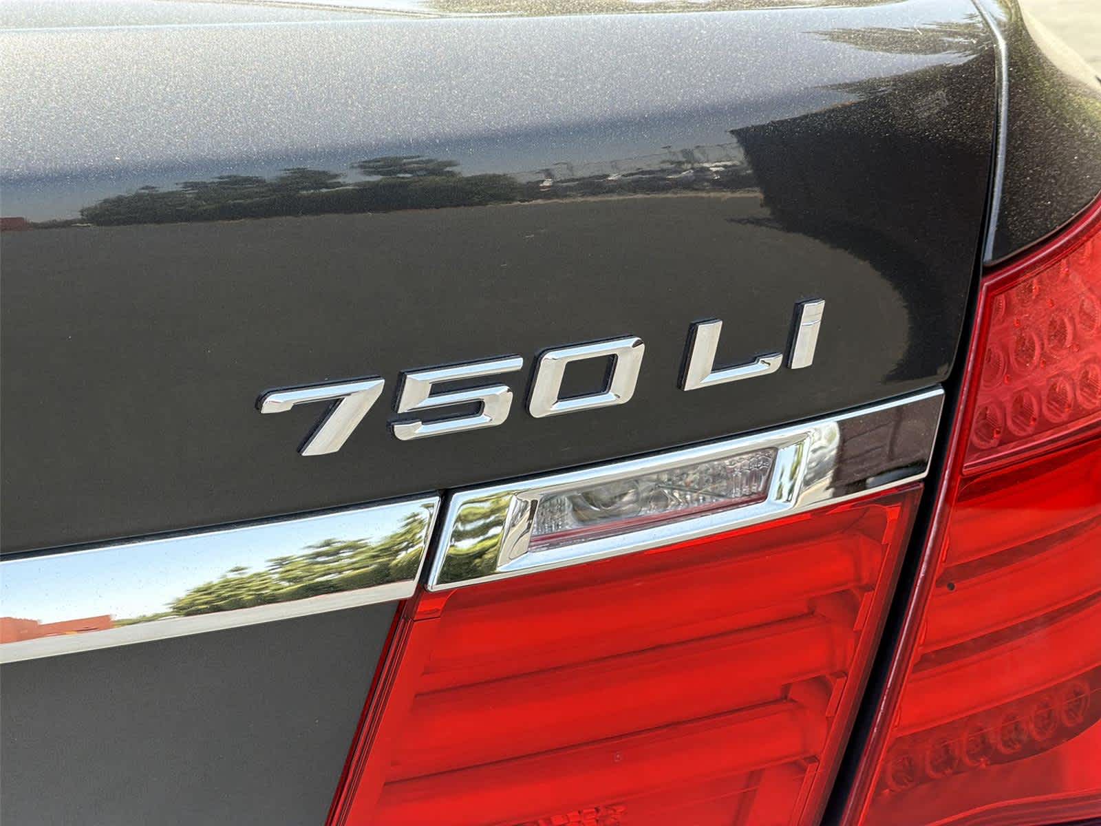 Thumbnail: 2012 BMW 7 Series - 8