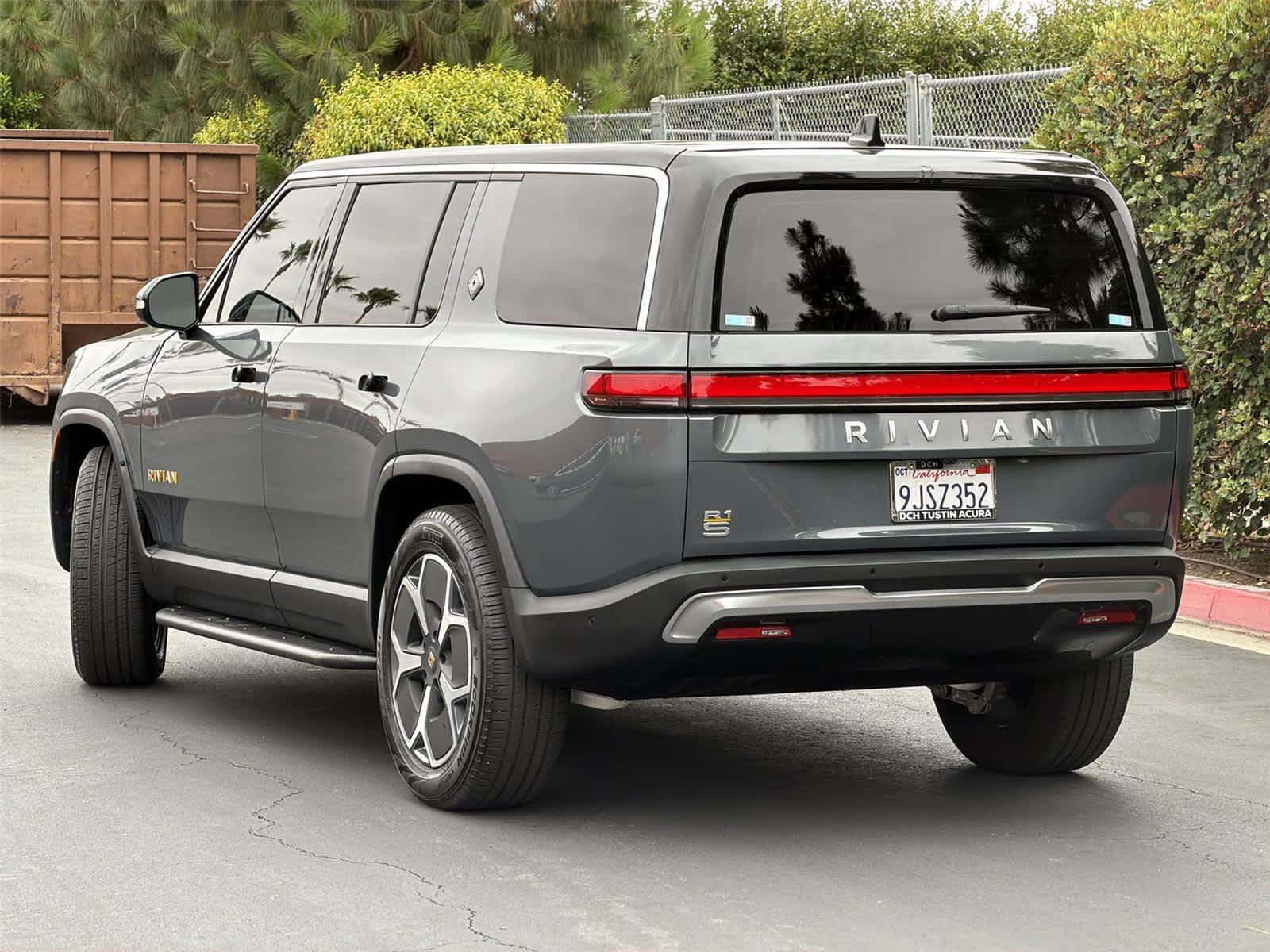 Thumbnail: 2023 Rivian R1S - 4