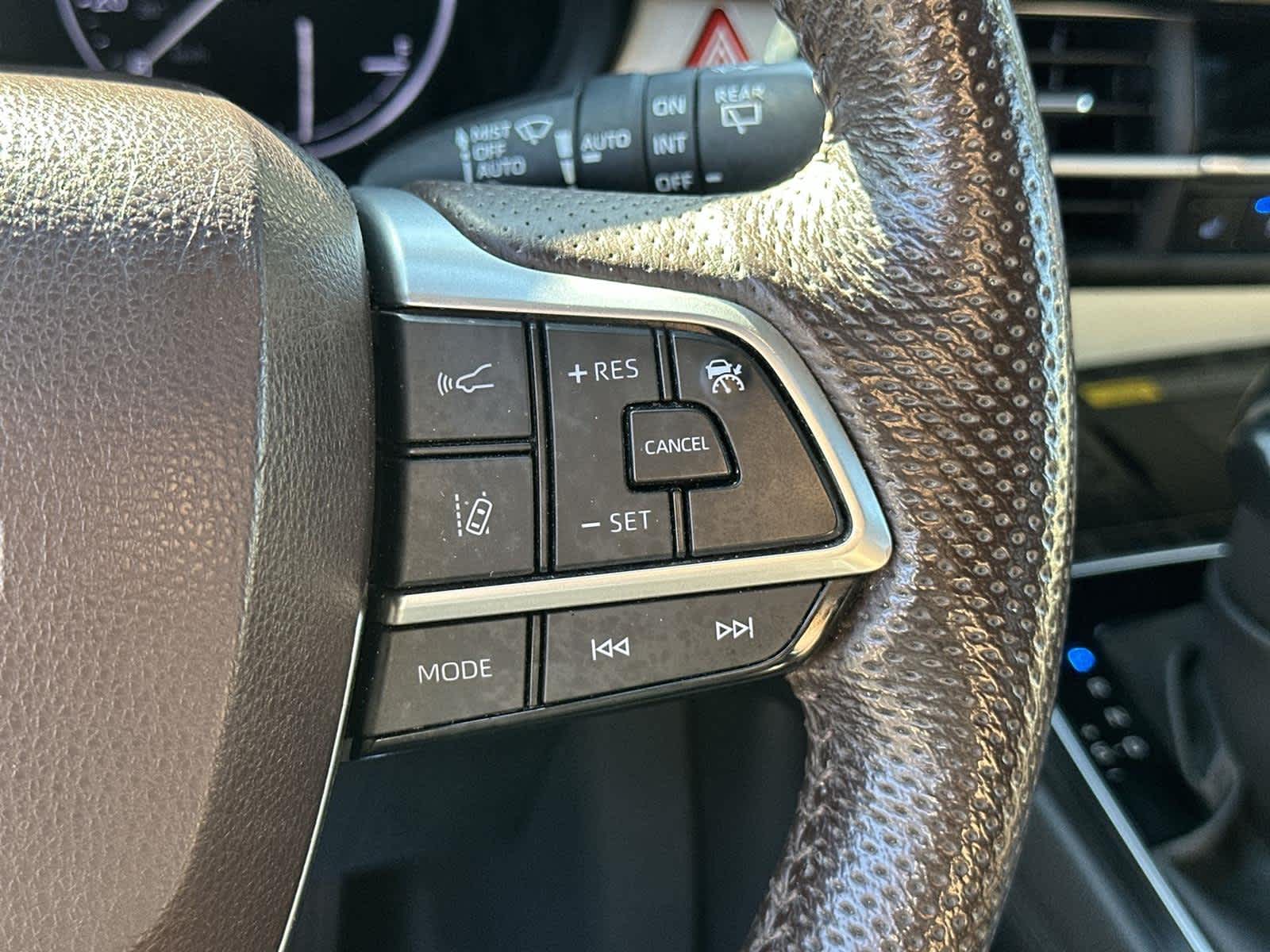 Thumbnail: 2023 Toyota Sienna - 24