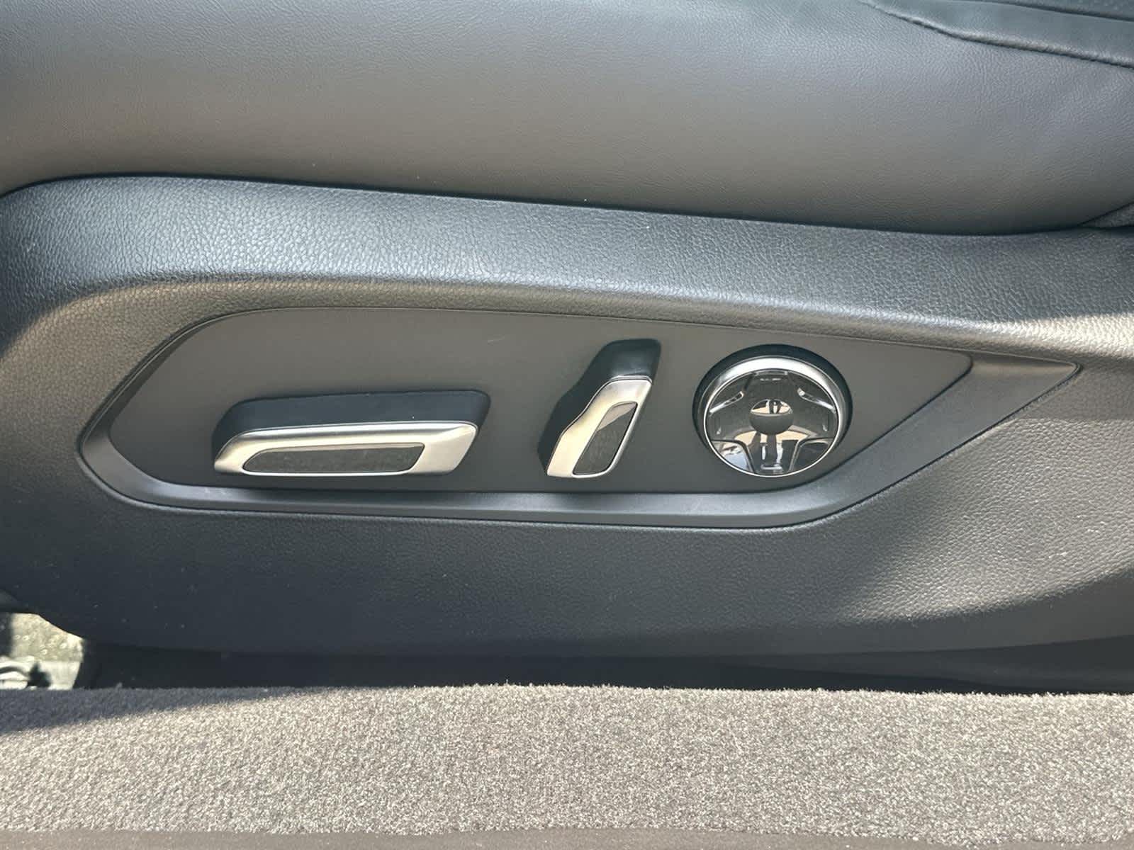 Thumbnail: 2025 Acura TLX - 22