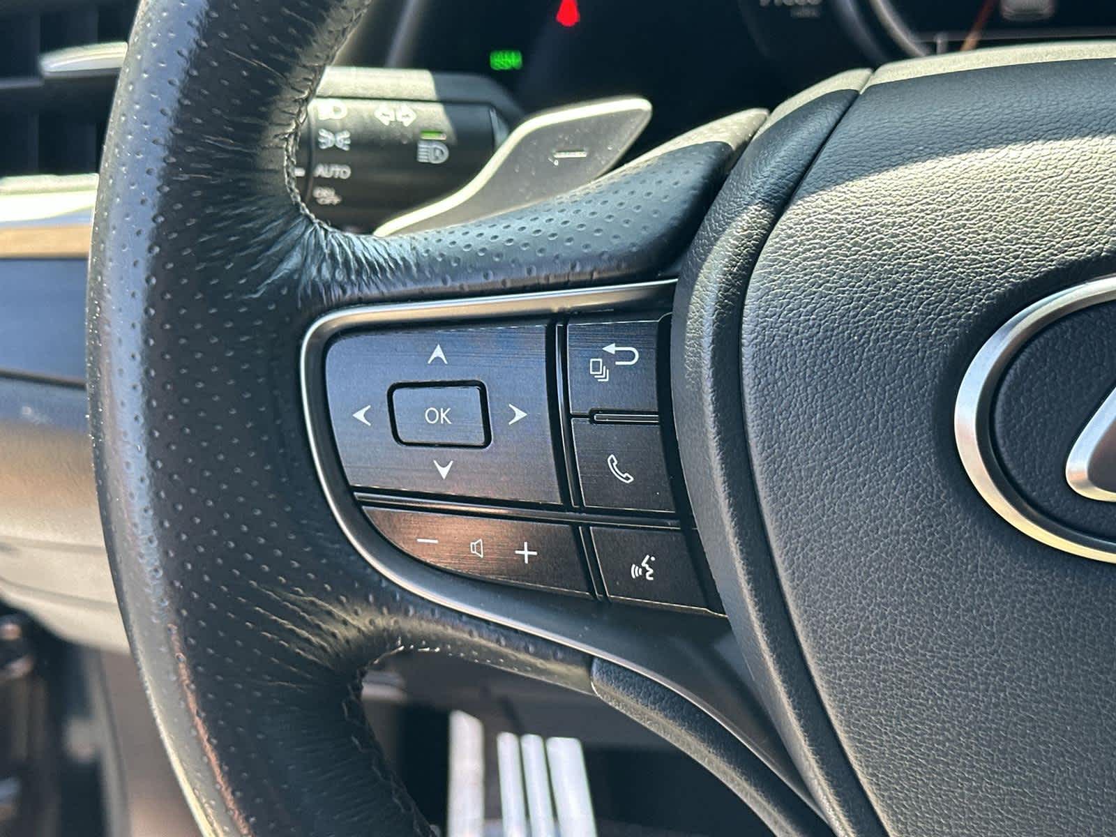 Thumbnail: 2020 Lexus ES - 24