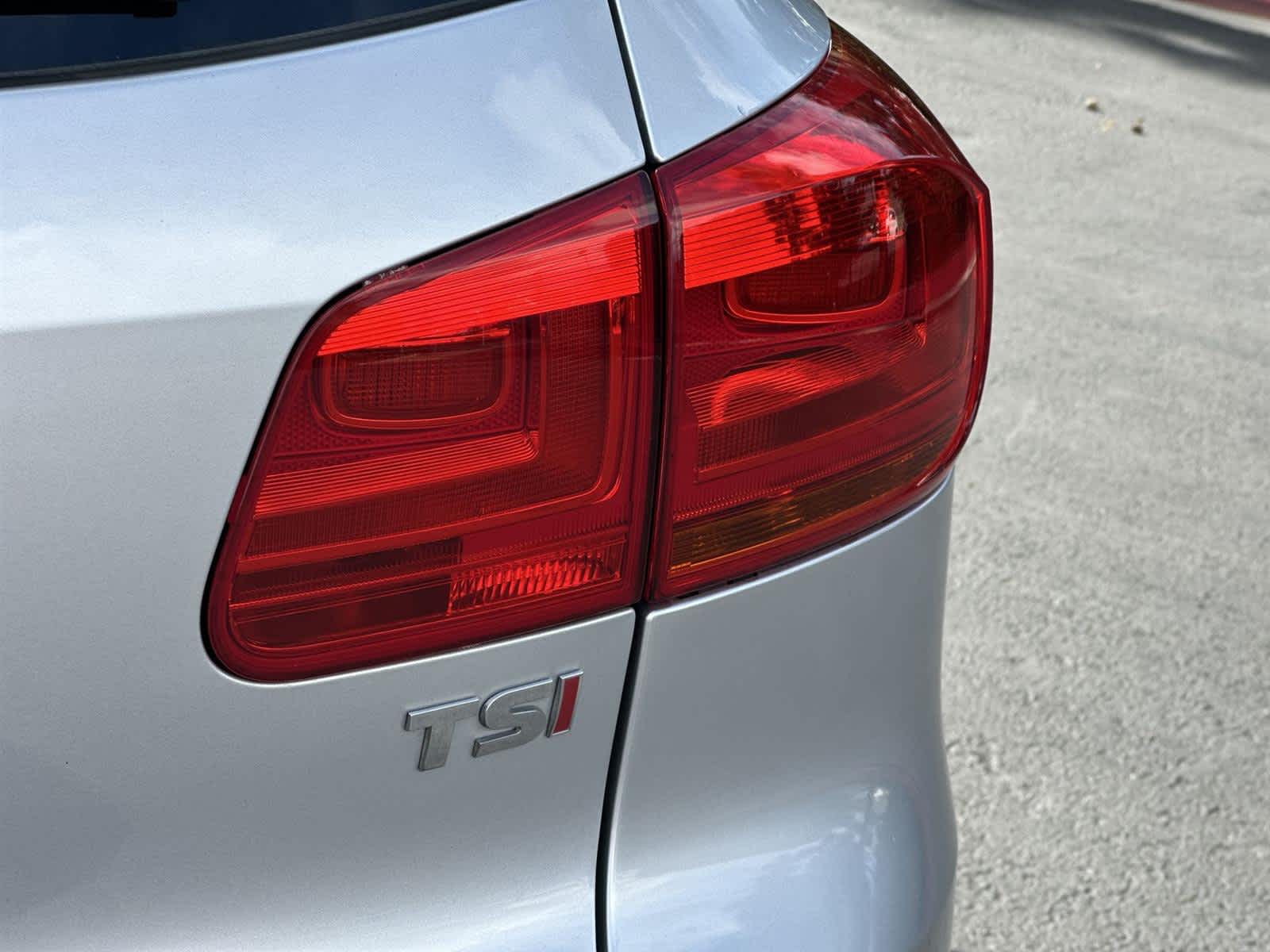 Thumbnail: 2017 Volkswagen Tiguan - 7