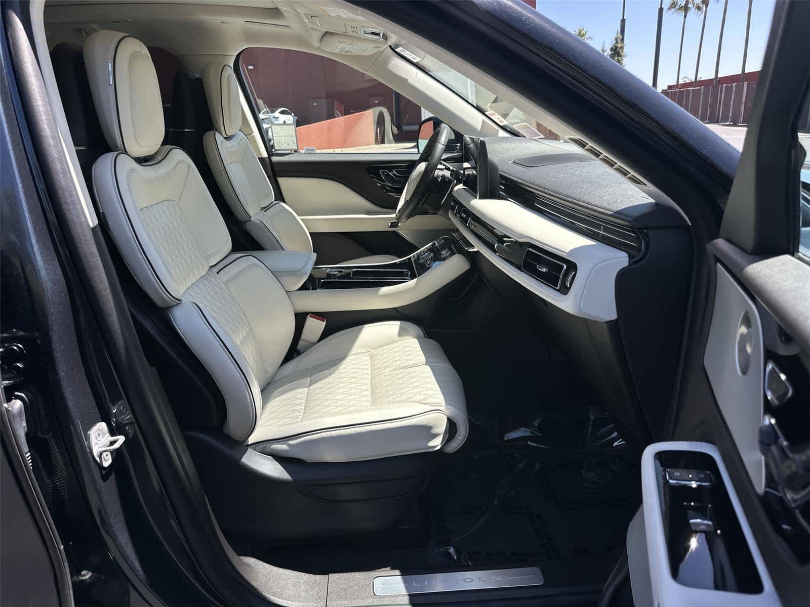 Thumbnail: 2023 Lincoln Aviator - 15